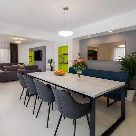 Apartment Four Brothers - Exclusive